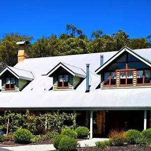 Girraween Country 3* Ballandean